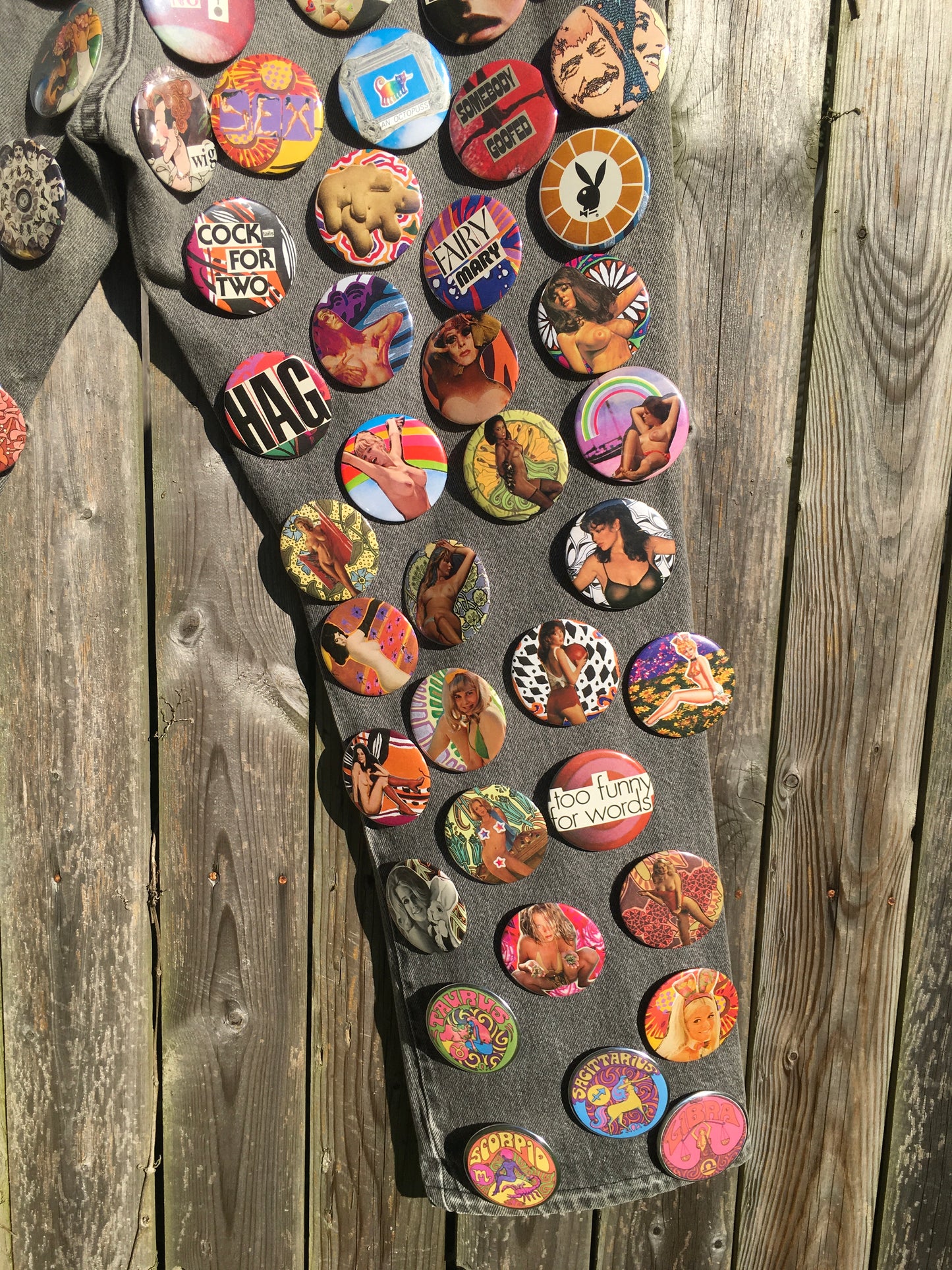 MYSTERY BUTTON PINS