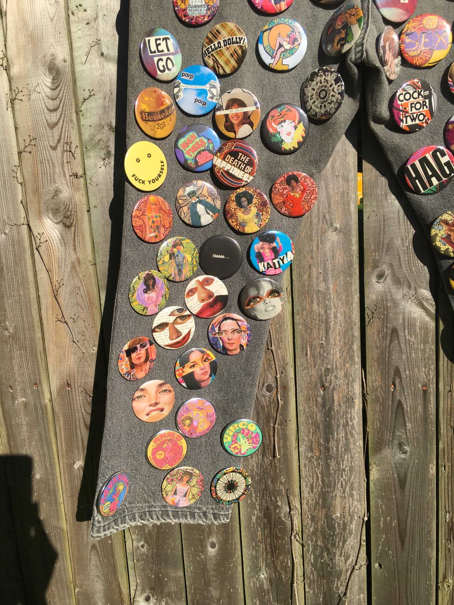 MYSTERY BUTTON PINS