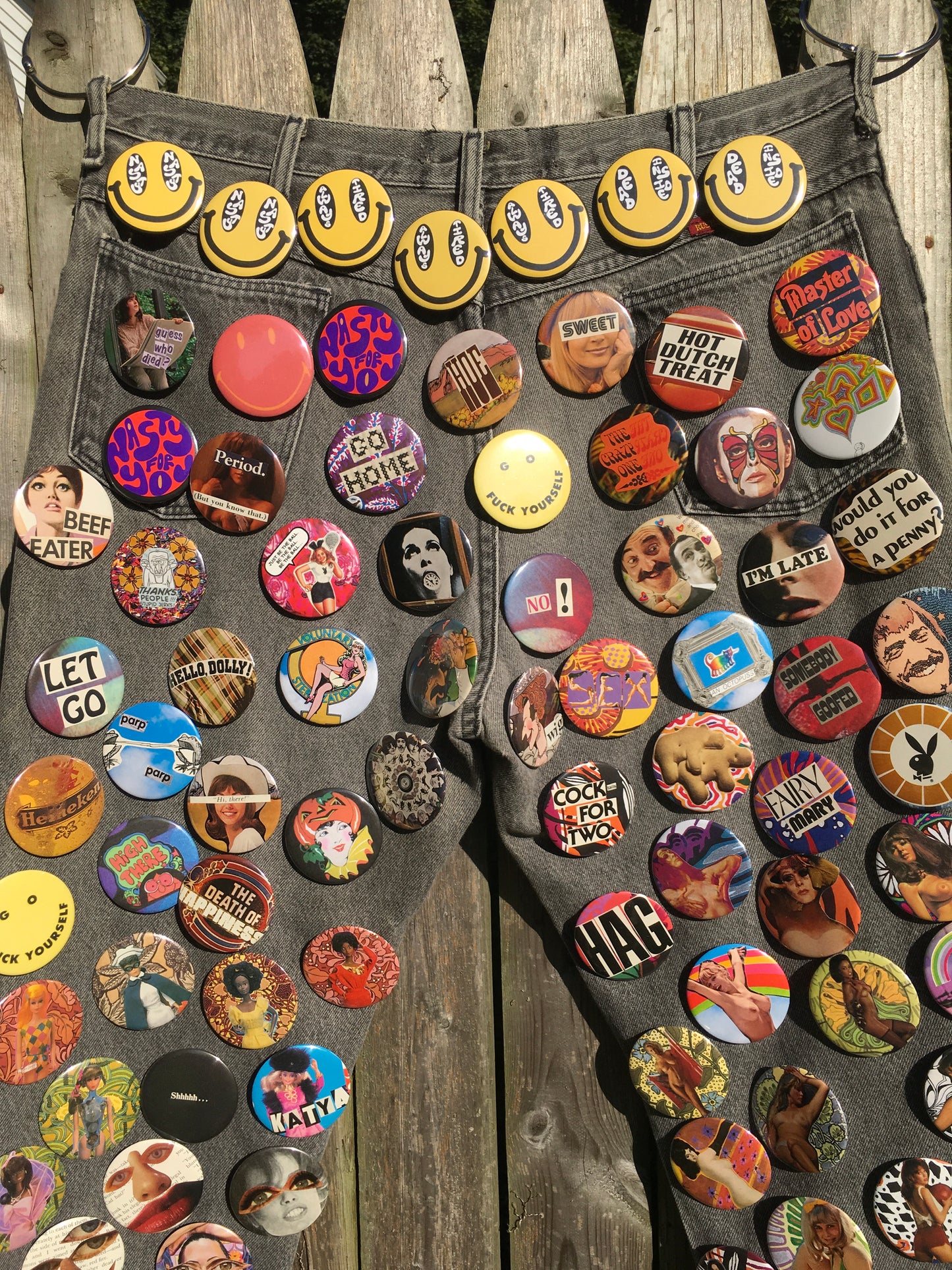 MYSTERY BUTTON PINS